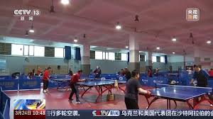 世界杯官网线上平台 大学校园塑胶跑道异味事件：谁来担责？